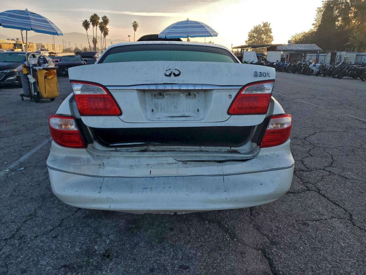 2001 INFINITI I30 photo 11