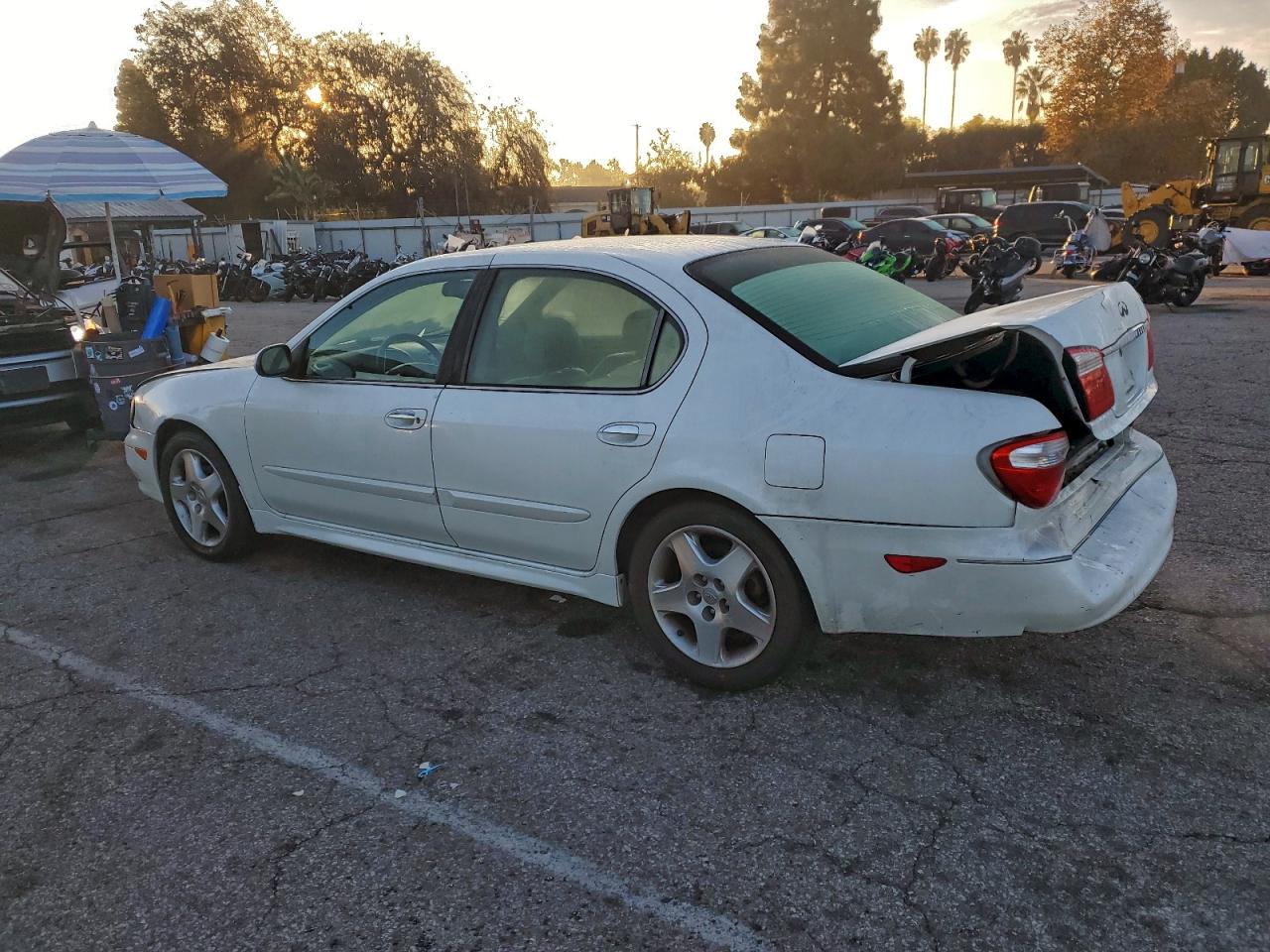 2001 INFINITI I30 photo 3