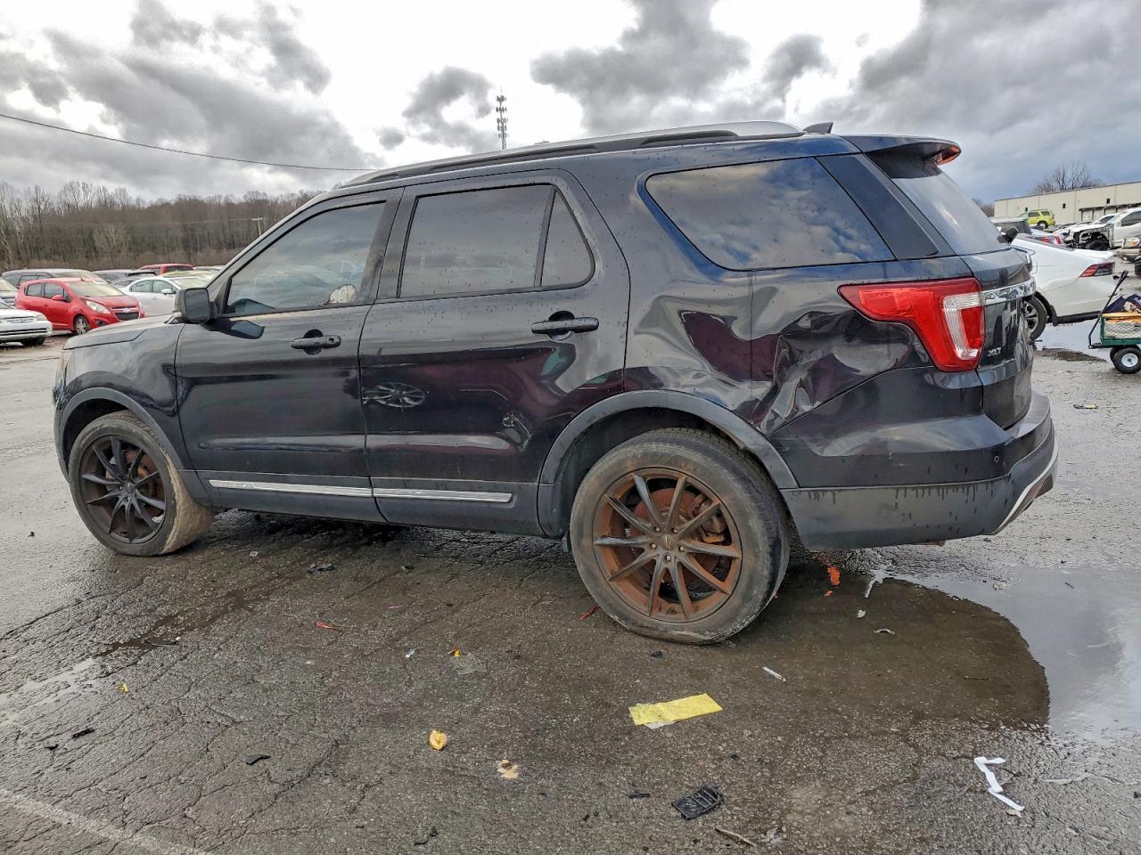 2016 FORD EXPLORER XLT photo 2