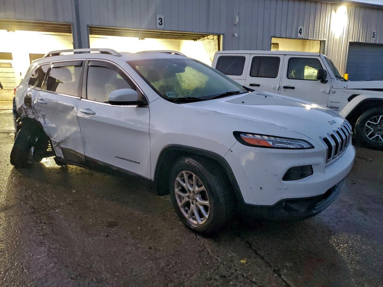 2015 JEEP CHEROKEE LATITUDE photo 4
