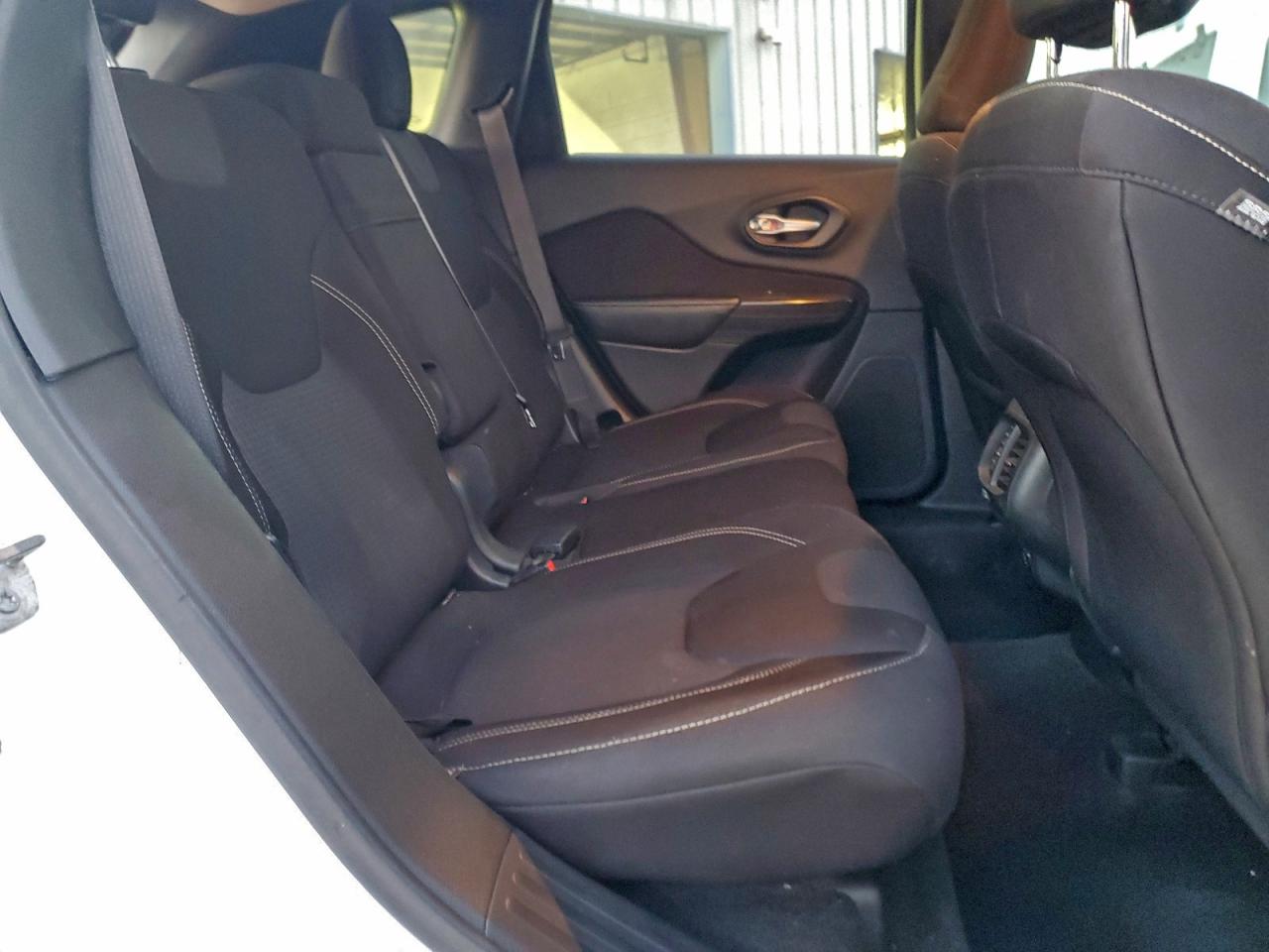 2015 JEEP CHEROKEE LATITUDE photo 11