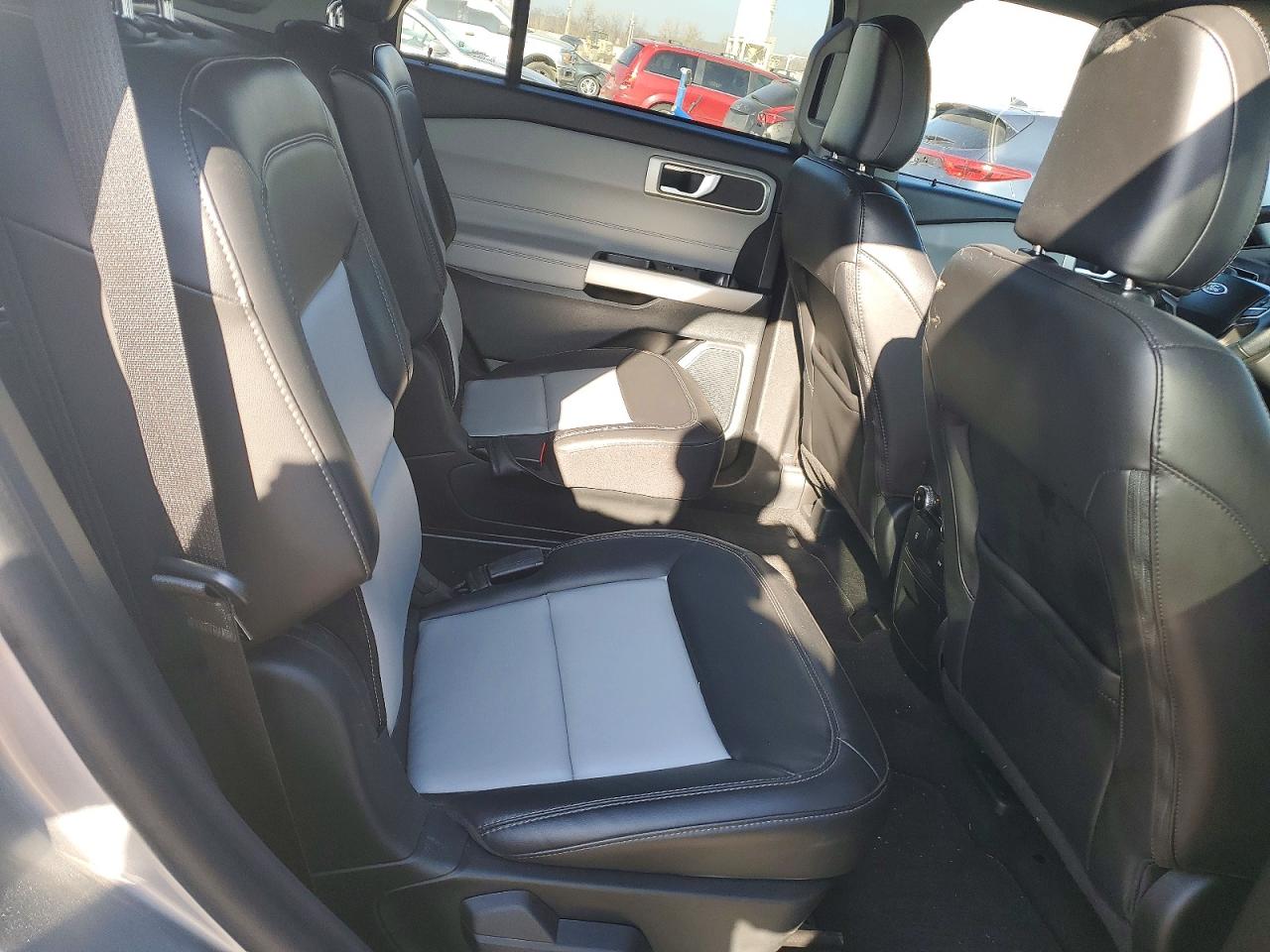2023 FORD EXPLORER XLT photo 11