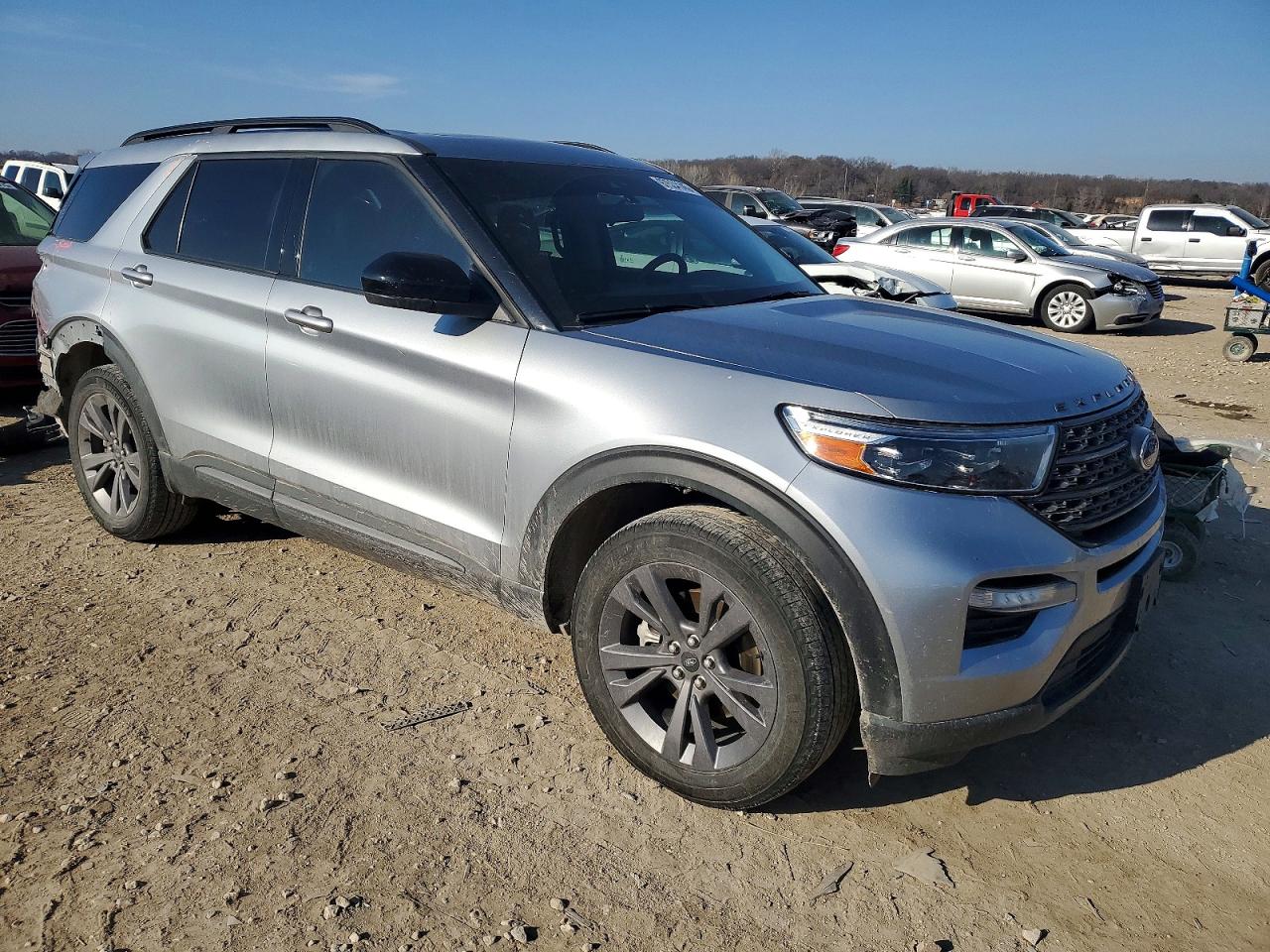 2023 FORD EXPLORER XLT photo 4