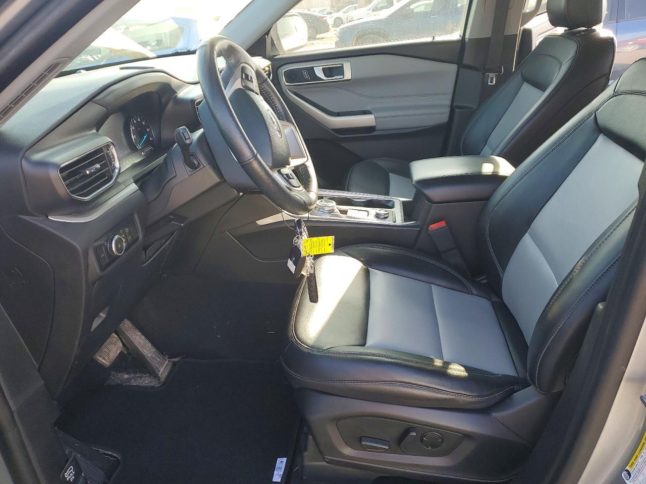 2023 FORD EXPLORER XLT photo 7