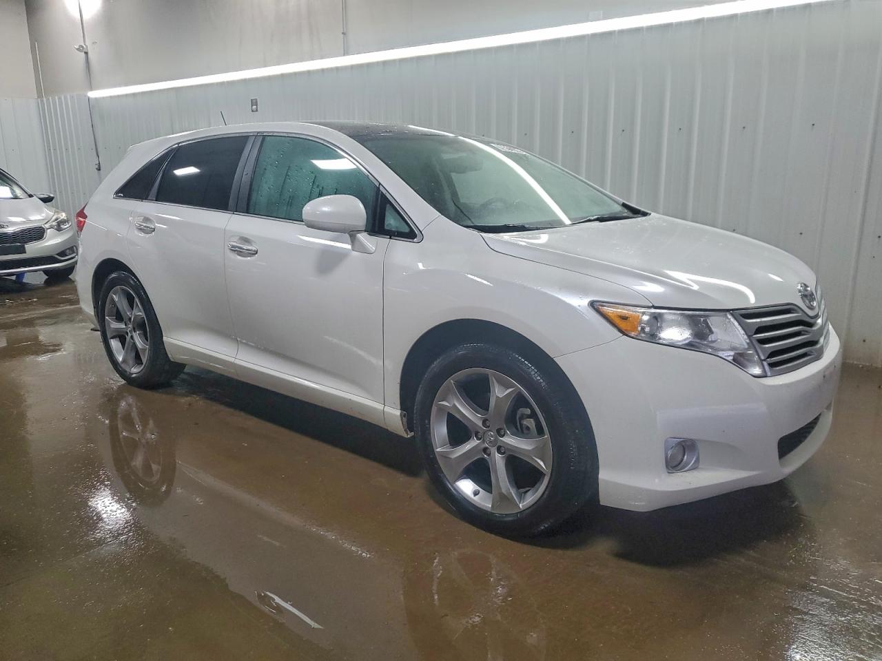 2011 TOYOTA VENZA photo 4