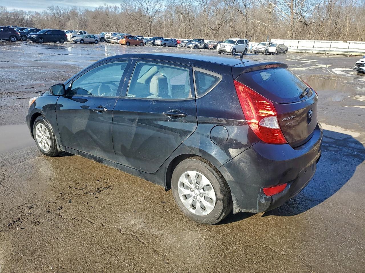 2017 HYUNDAI ACCENT SE photo 2