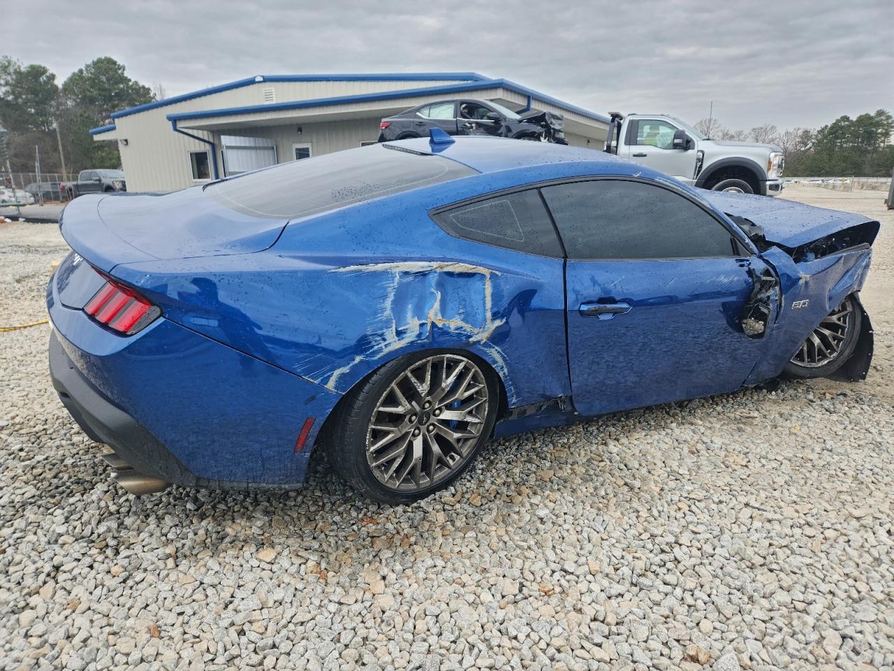 2024 FORD MUSTANG GT photo 3