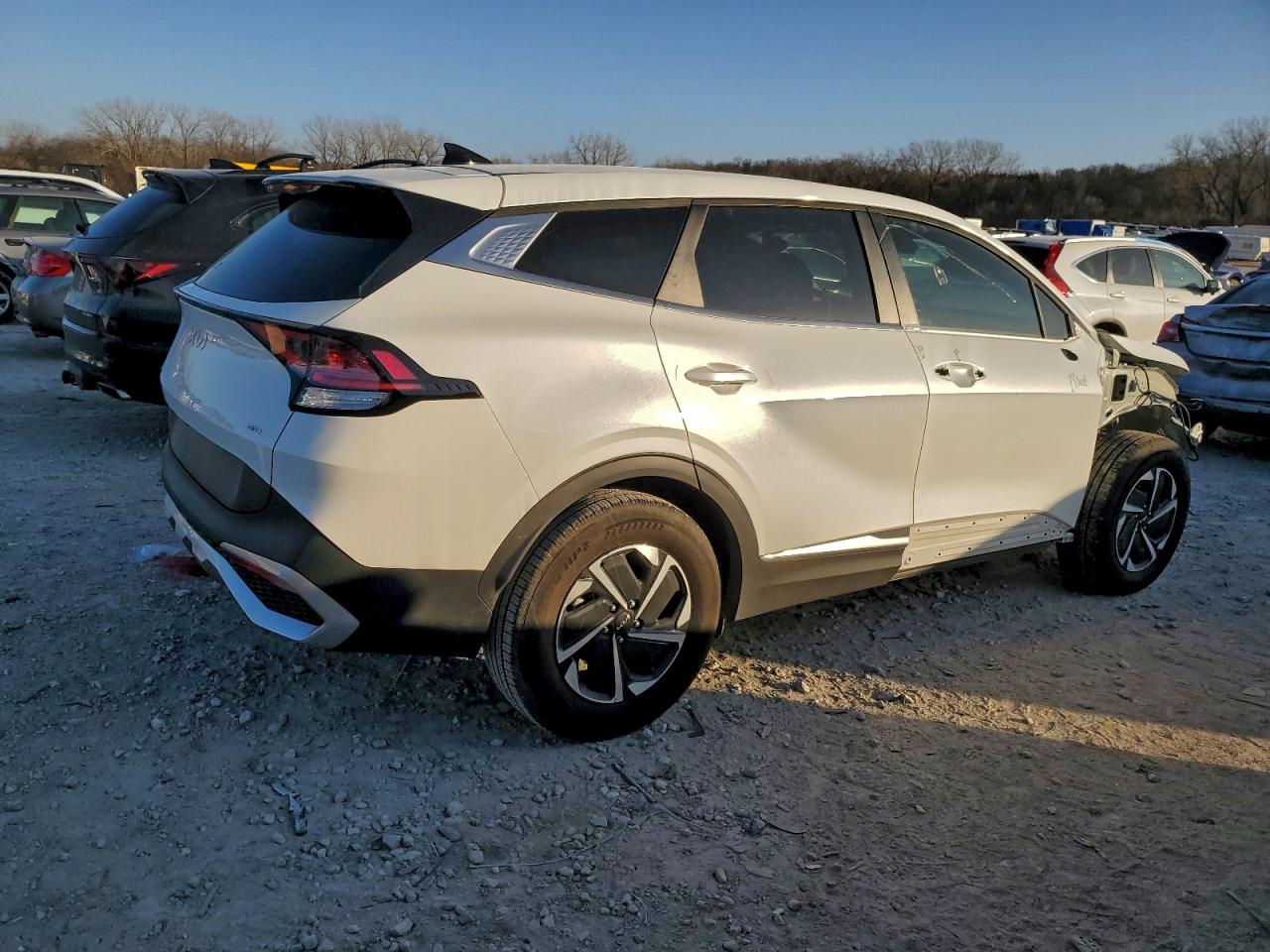 2025 KIA SPORTAGE LX photo 3