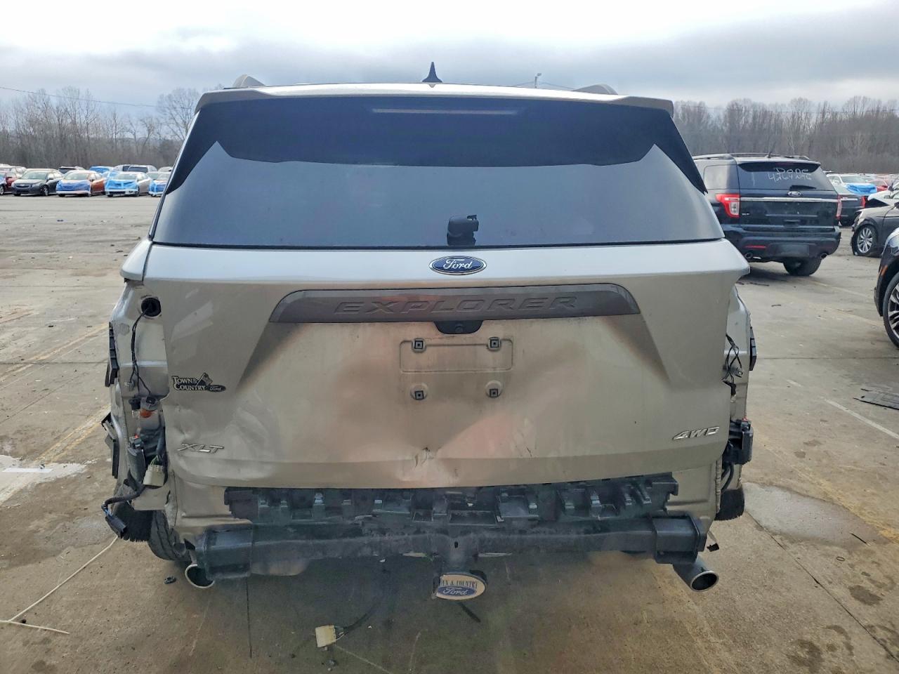 2023 FORD EXPLORER XLT photo 11