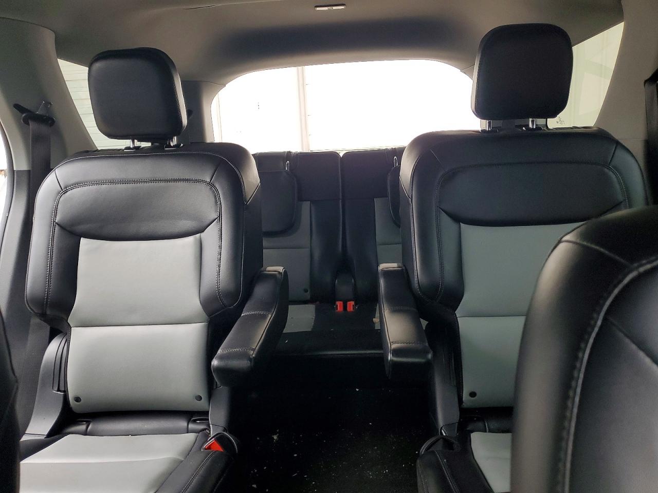 2023 FORD EXPLORER XLT photo 19