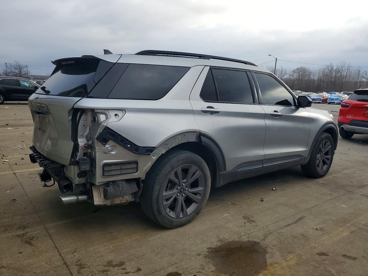 2023 FORD EXPLORER XLT photo 5