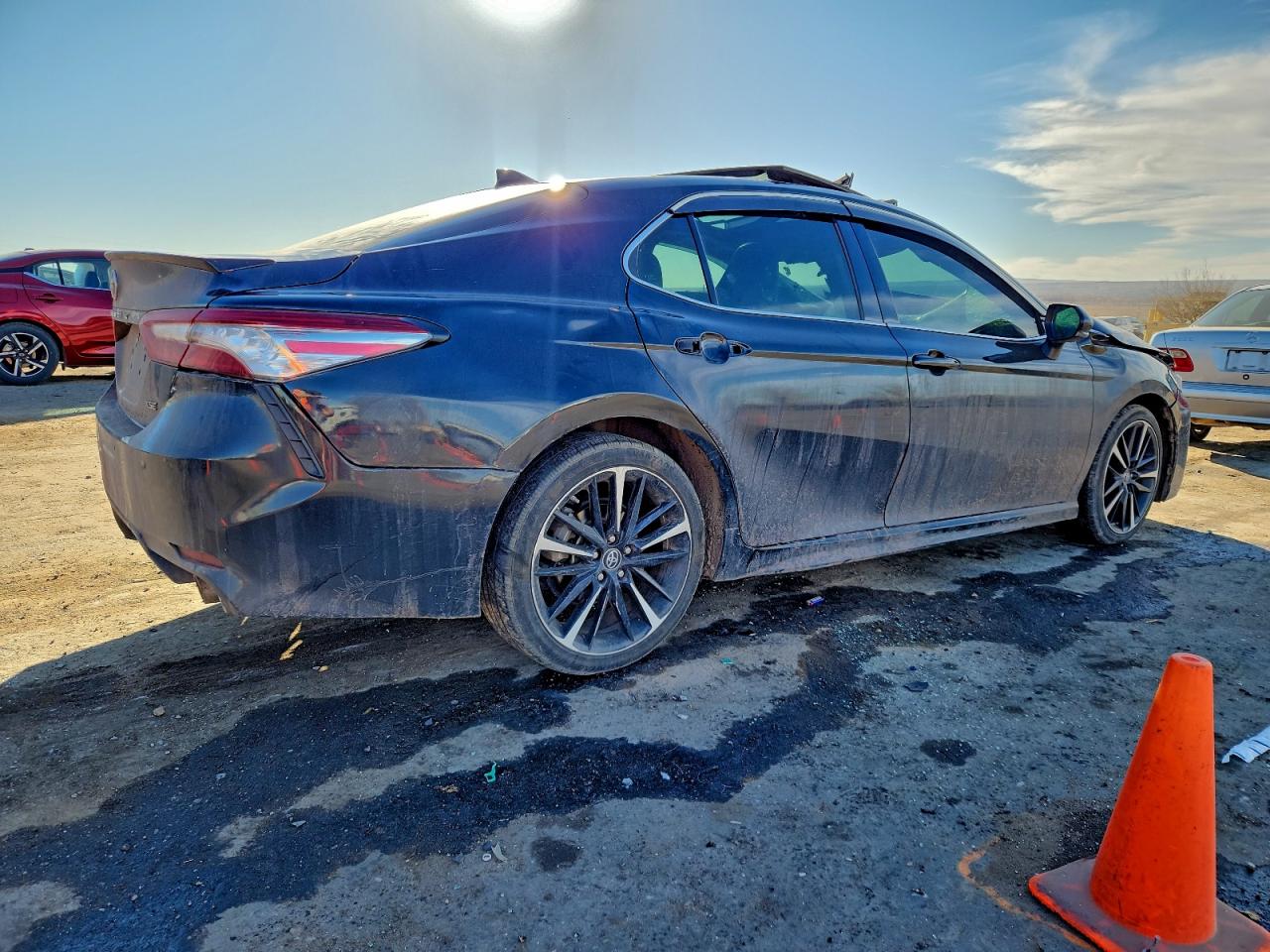 2018 TOYOTA CAMRY XSE photo 3