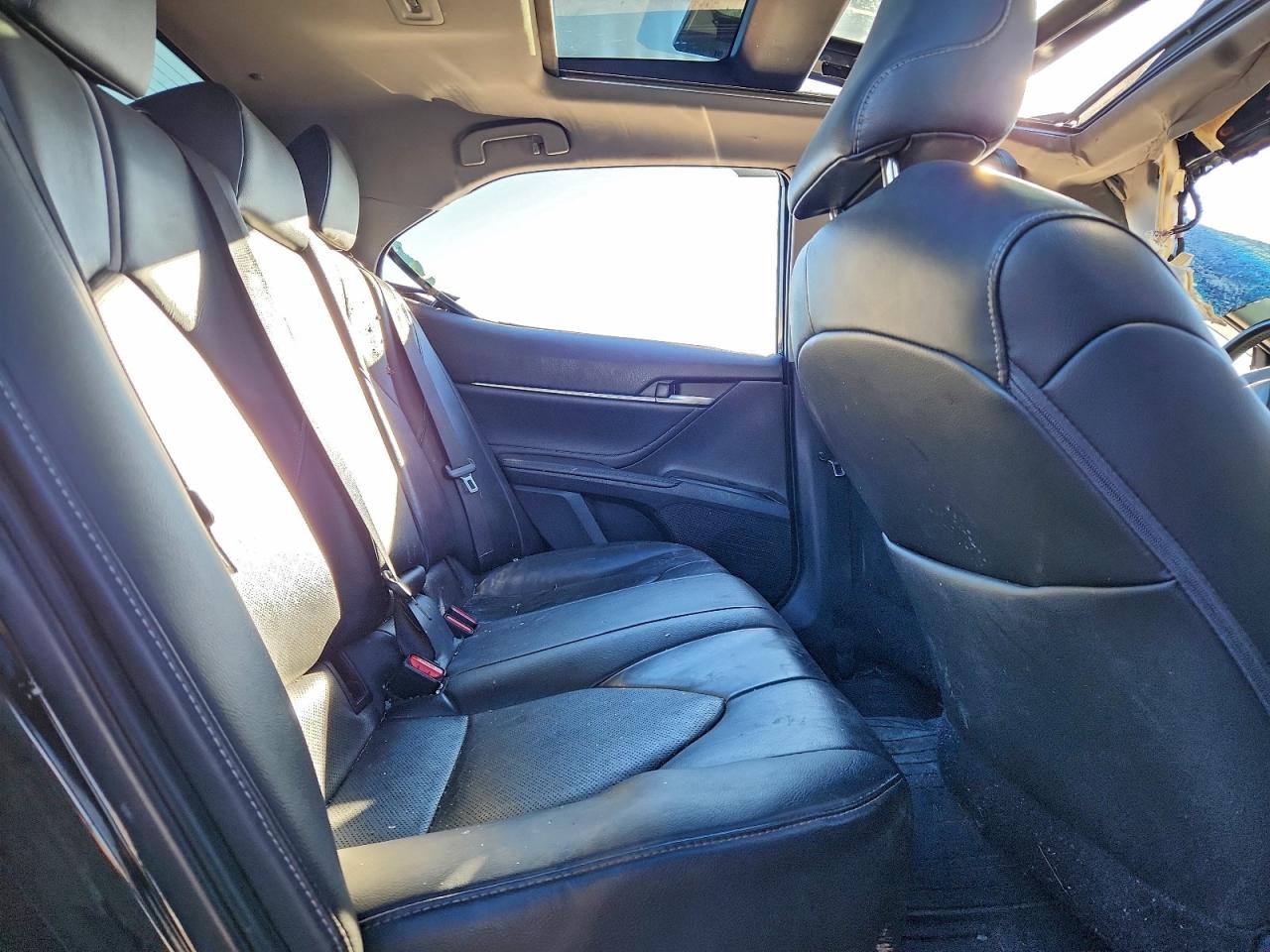 2018 TOYOTA CAMRY XSE photo 10