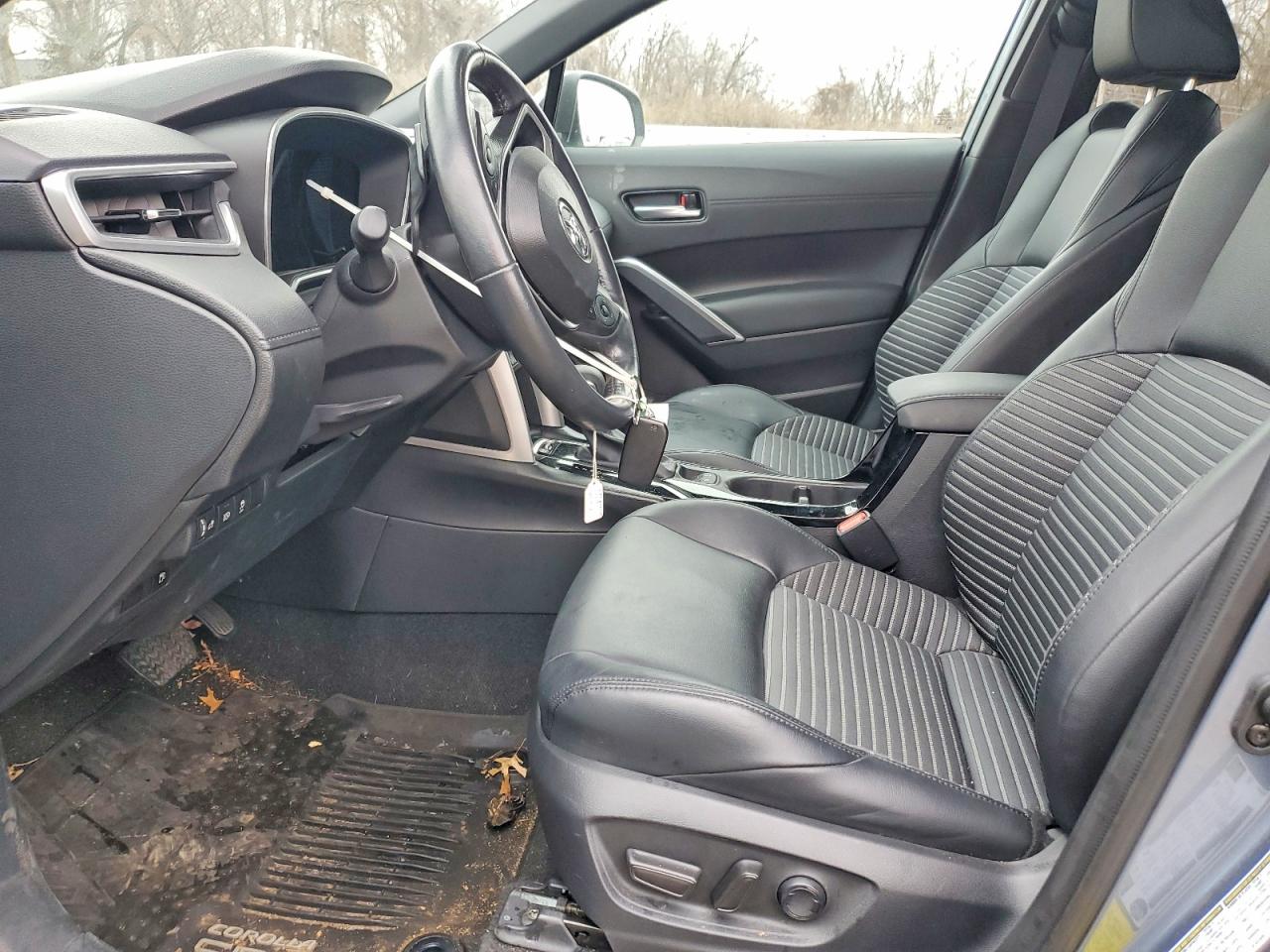 2023 TOYOTA COROLLA CROSS LE photo 7