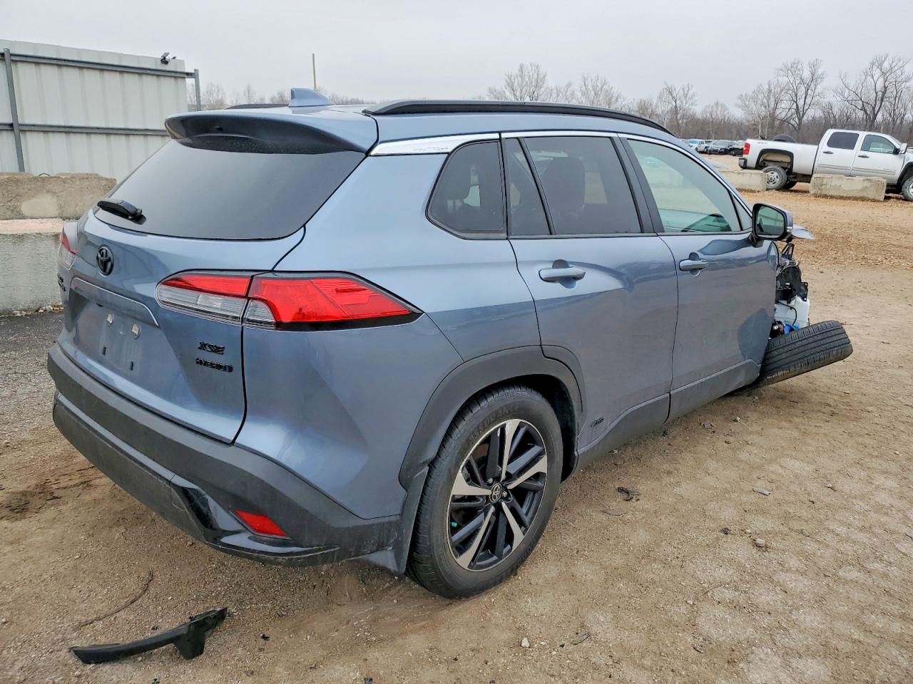 2023 TOYOTA COROLLA CROSS LE photo 3
