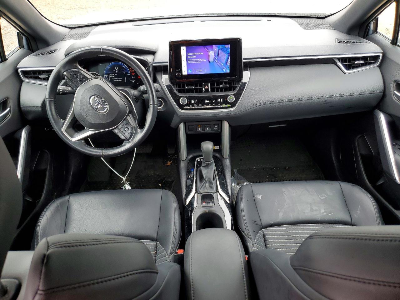 2023 TOYOTA COROLLA CROSS LE photo 8