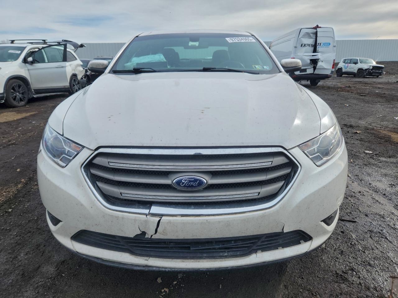2019 FORD TAURUS SEL photo 5