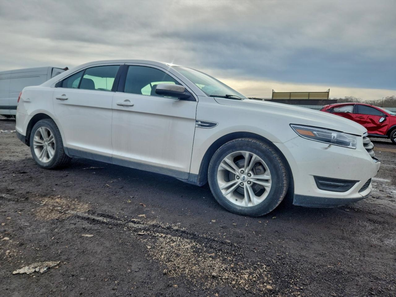 2019 FORD TAURUS SEL photo 4