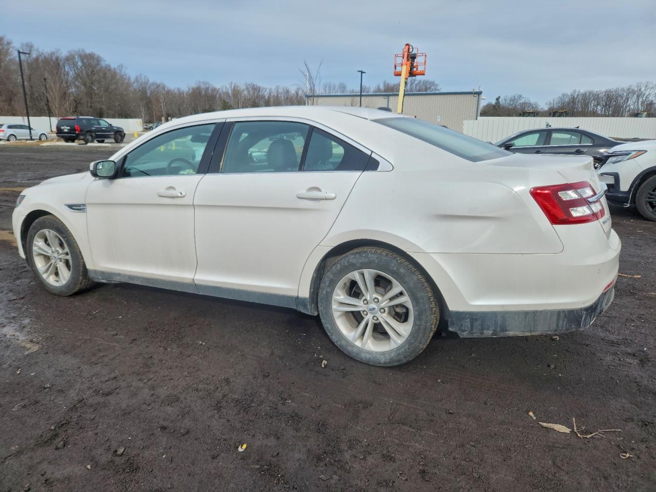 2019 FORD TAURUS SEL photo 2