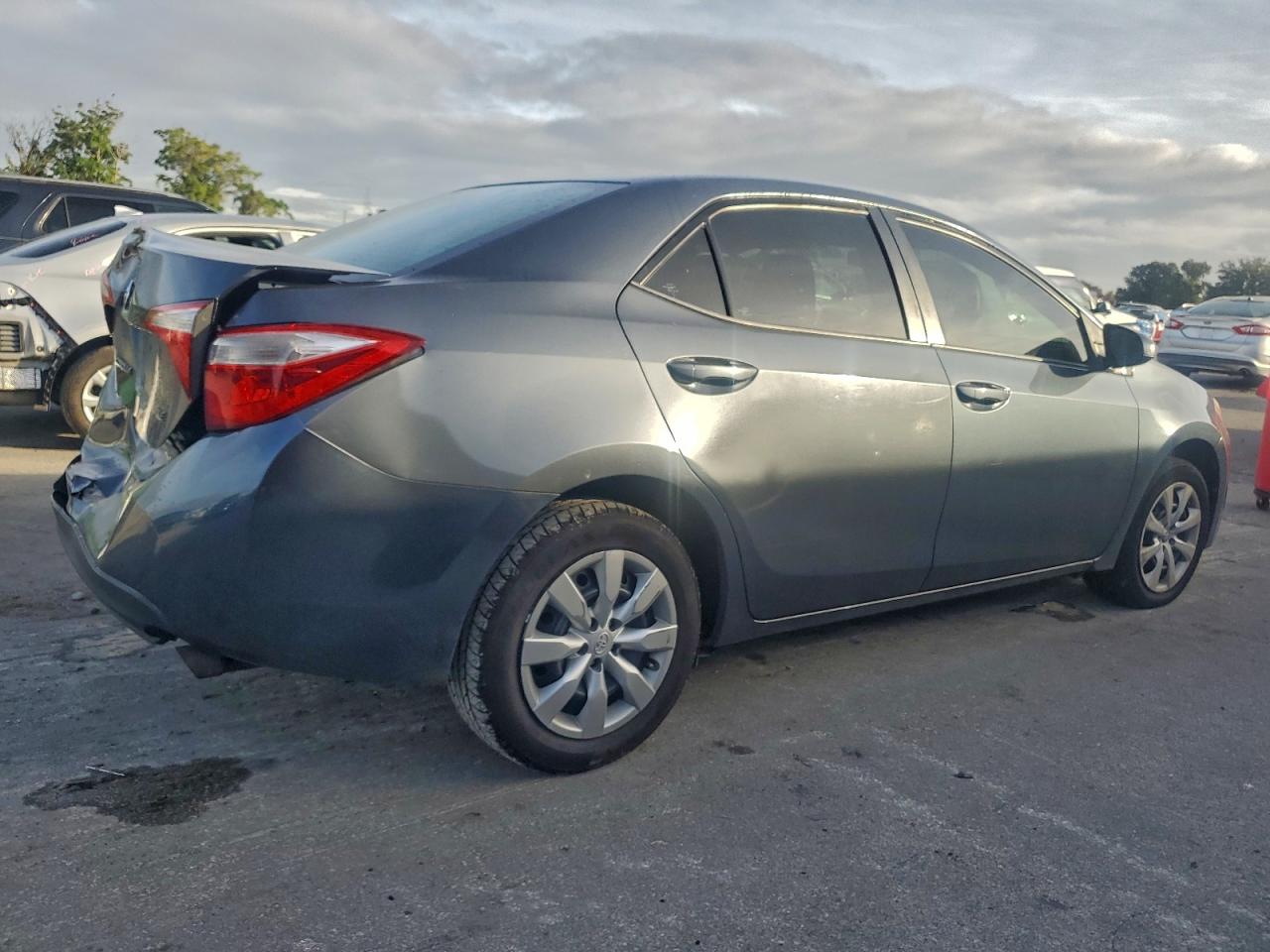 2016 TOYOTA COROLLA LE photo 3
