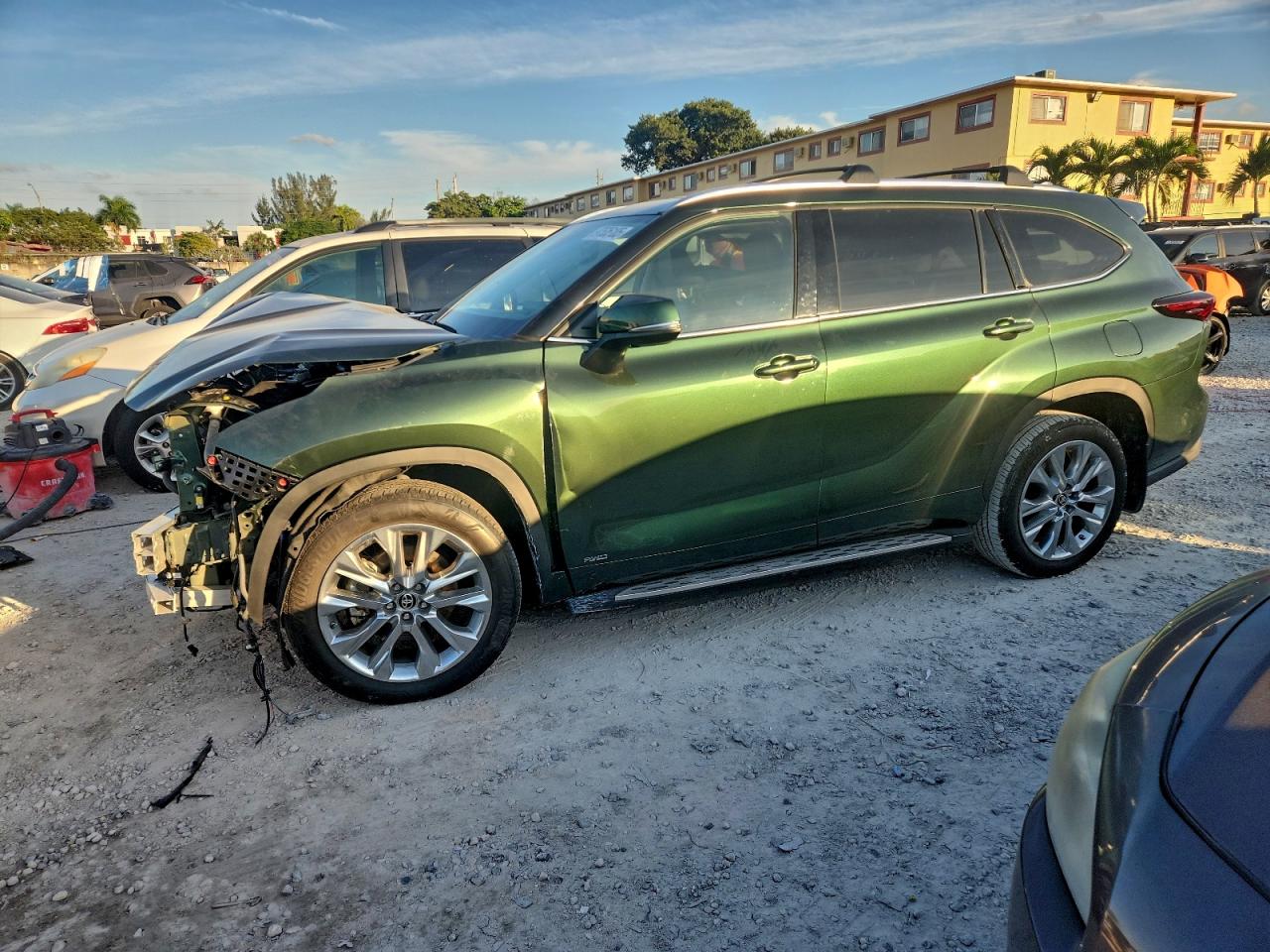 2024 TOYOTA HIGHLANDER