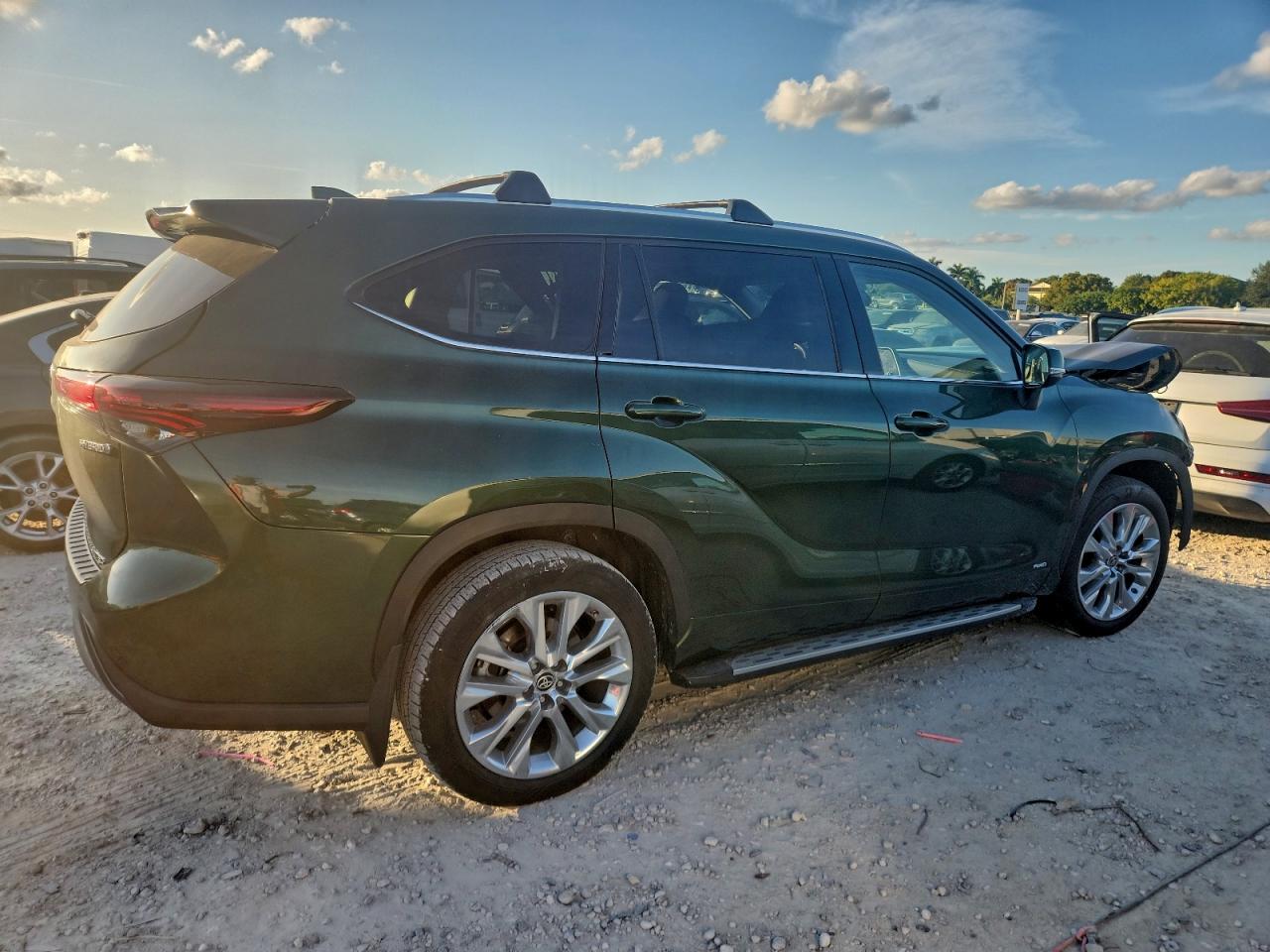 2024 TOYOTA HIGHLANDER HYBRID LIMITED photo 3