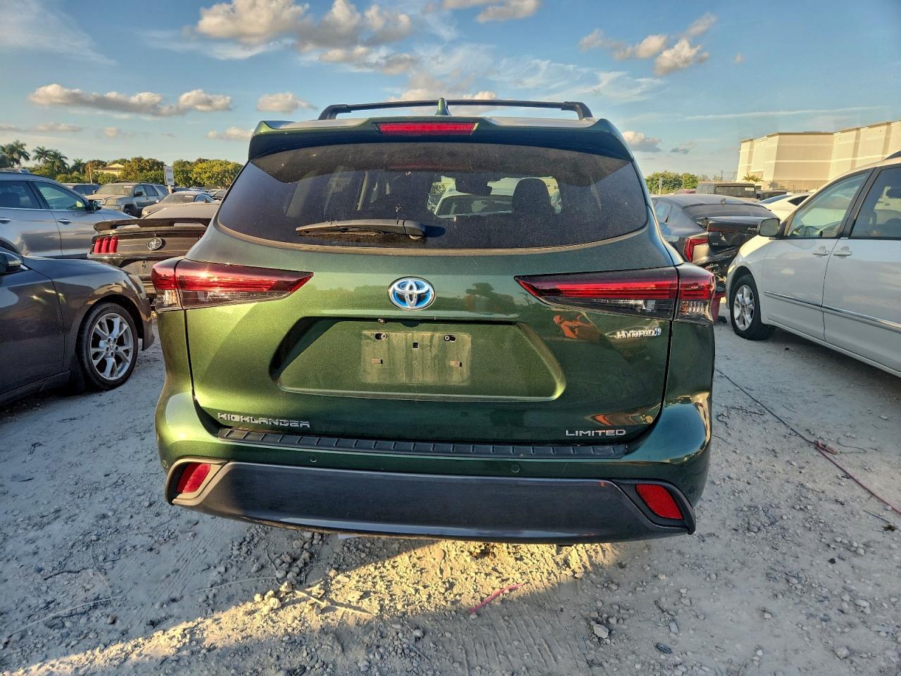 2024 TOYOTA HIGHLANDER HYBRID LIMITED photo 6