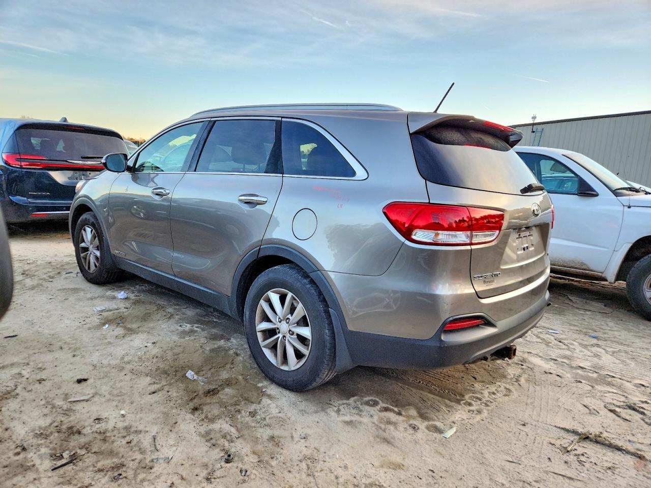 2016 KIA SORENTO LX photo 2