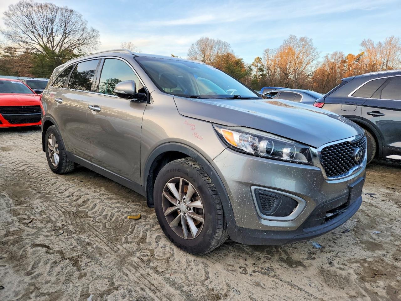 2016 KIA SORENTO LX photo 4