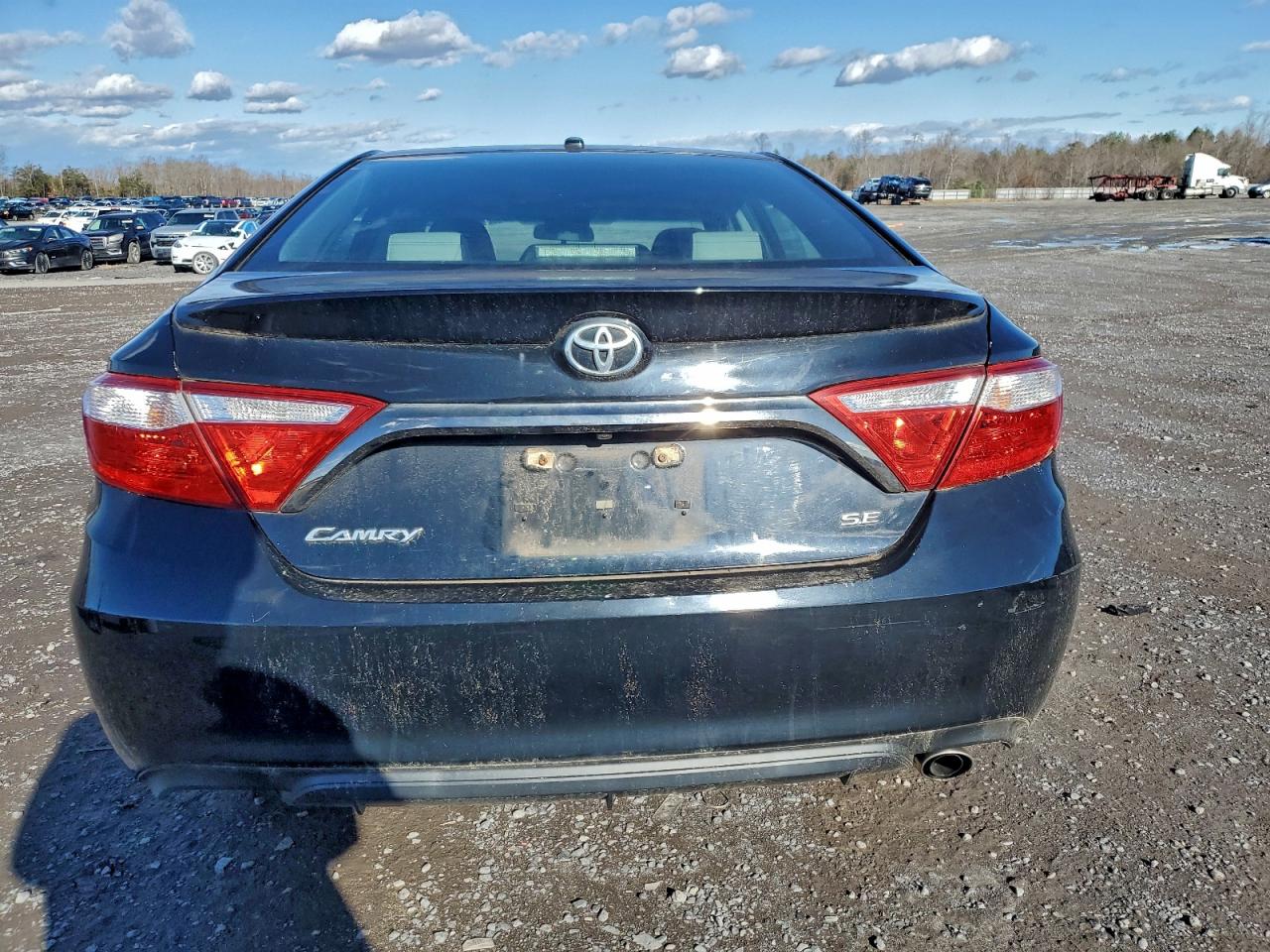 2015 TOYOTA CAMRY LE photo 6