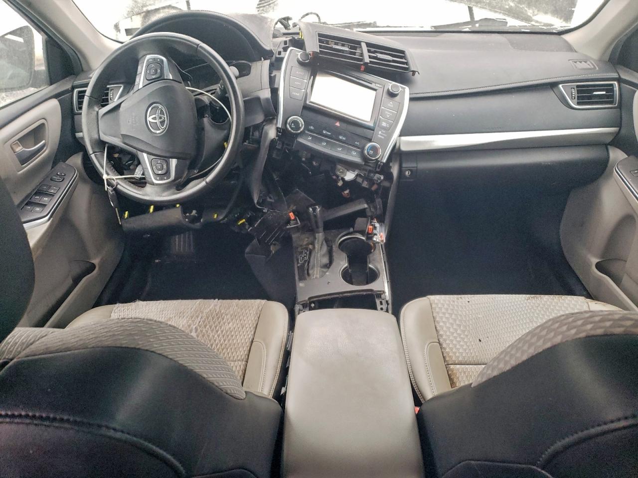 2015 TOYOTA CAMRY LE photo 8