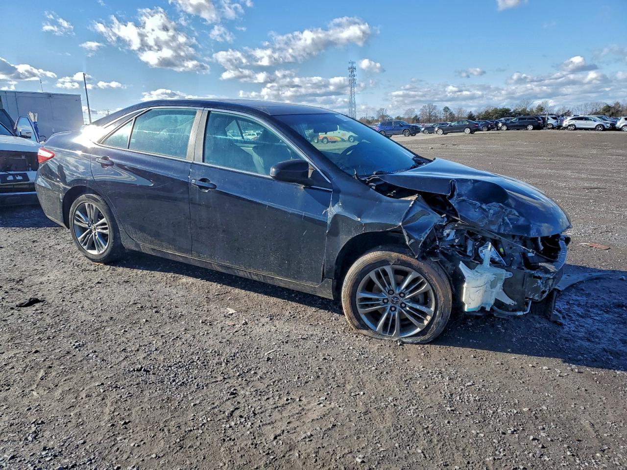 2015 TOYOTA CAMRY LE photo 4
