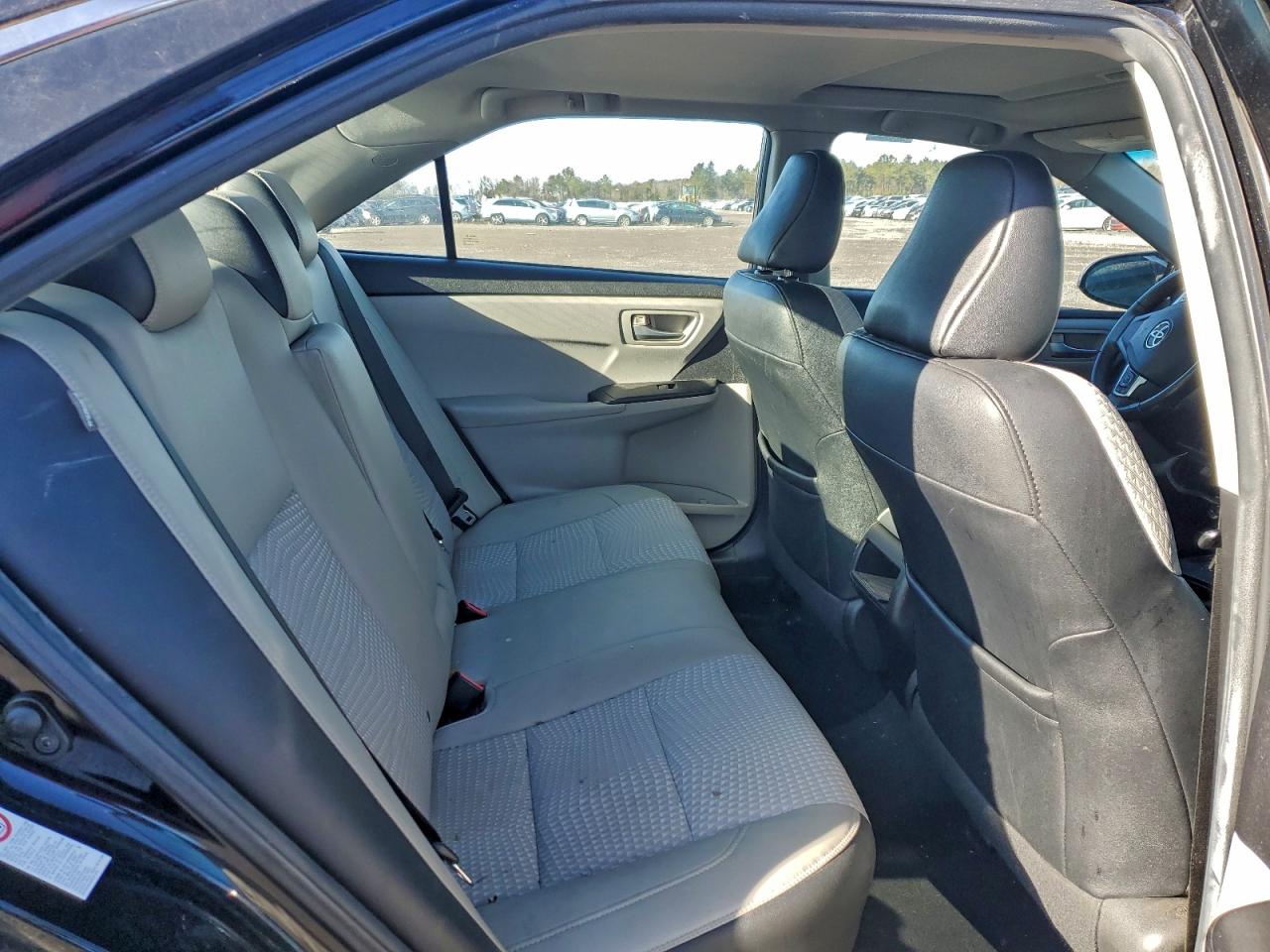 2015 TOYOTA CAMRY LE photo 10