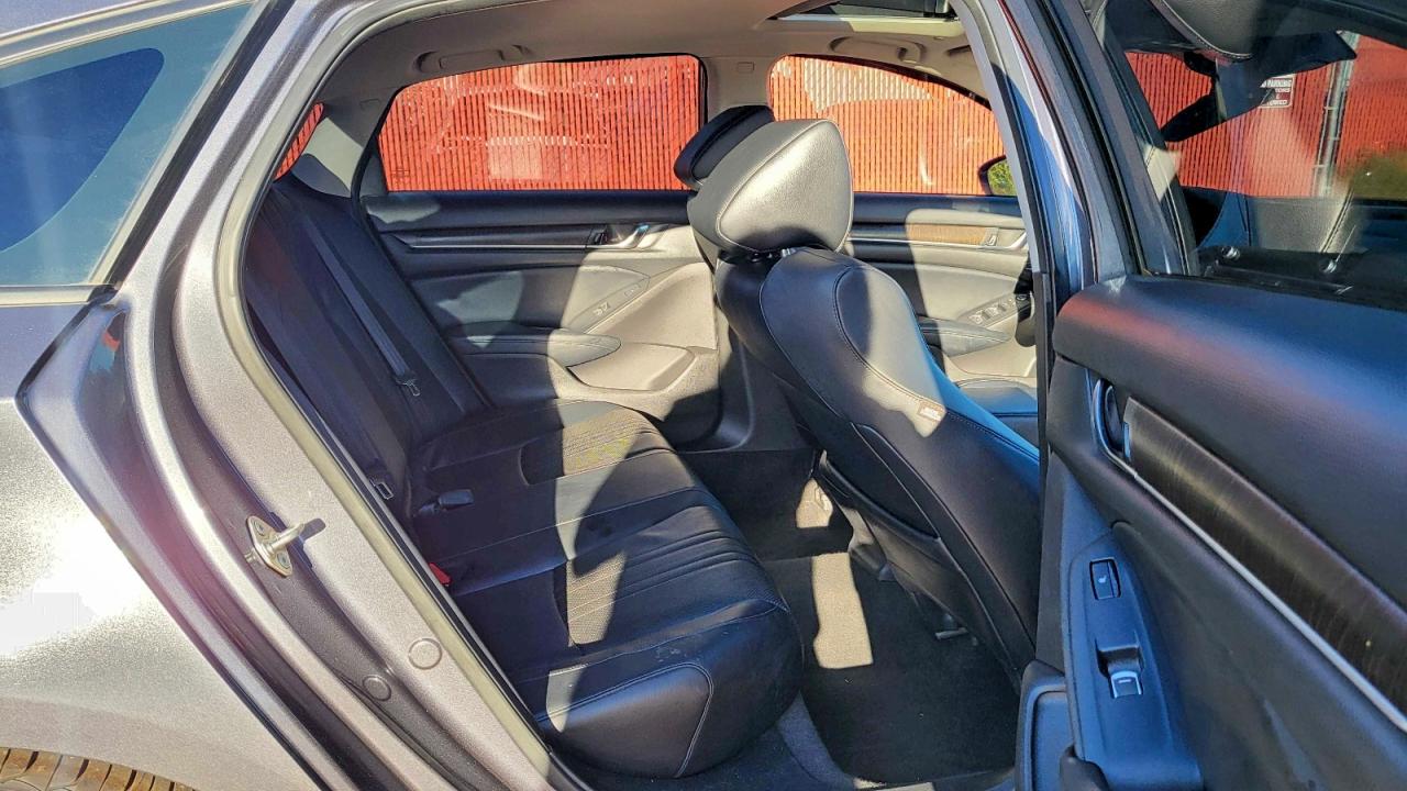 2018 HONDA ACCORD TOURING photo 6