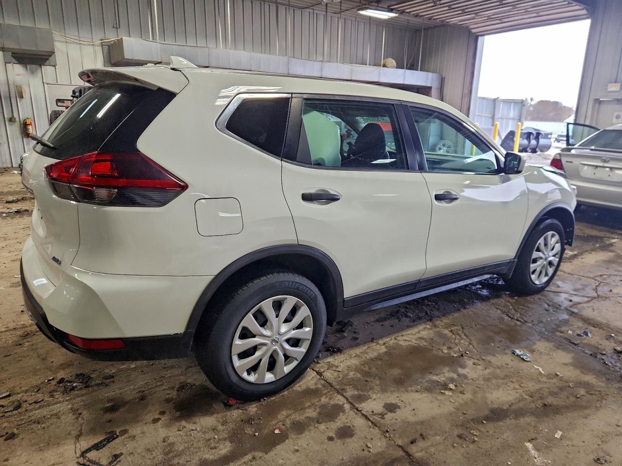 2018 NISSAN ROGUE S photo 3