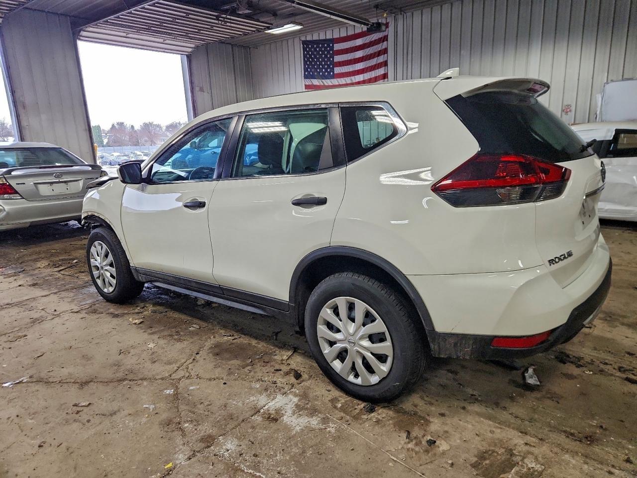 2018 NISSAN ROGUE S photo 2