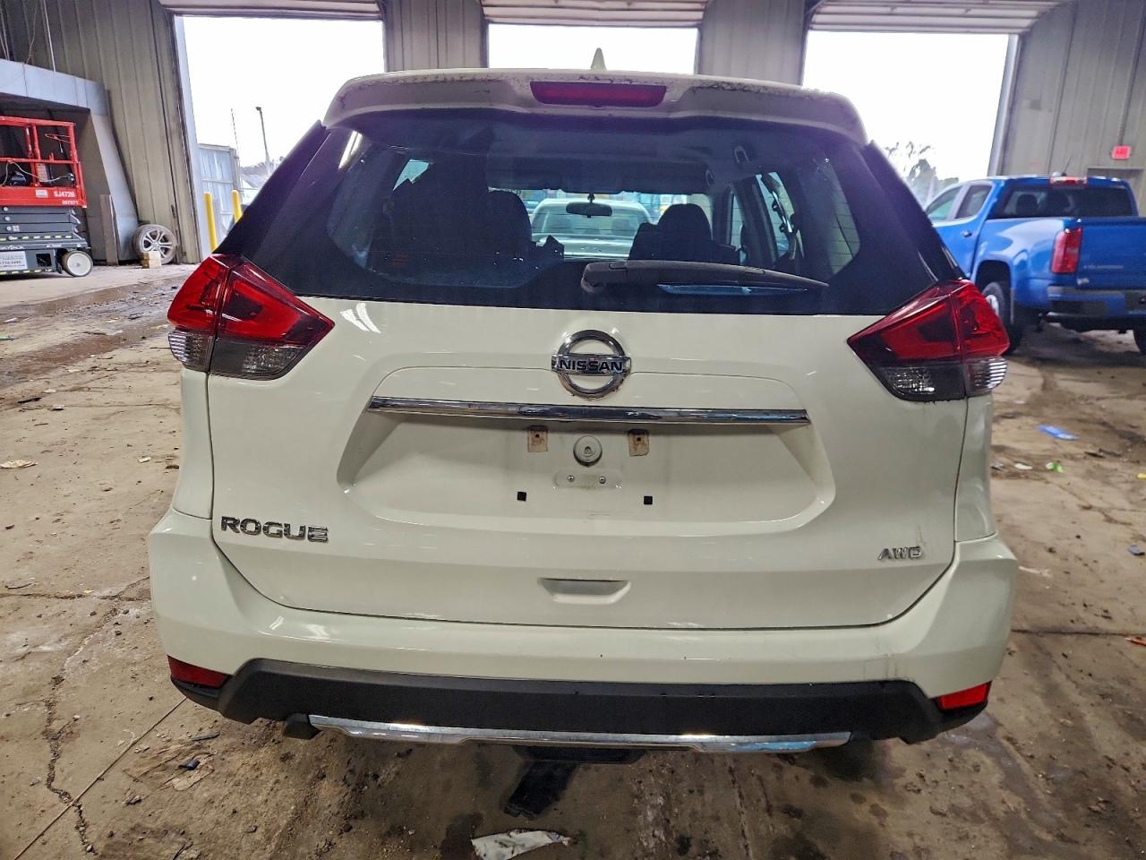 2018 NISSAN ROGUE S photo 6