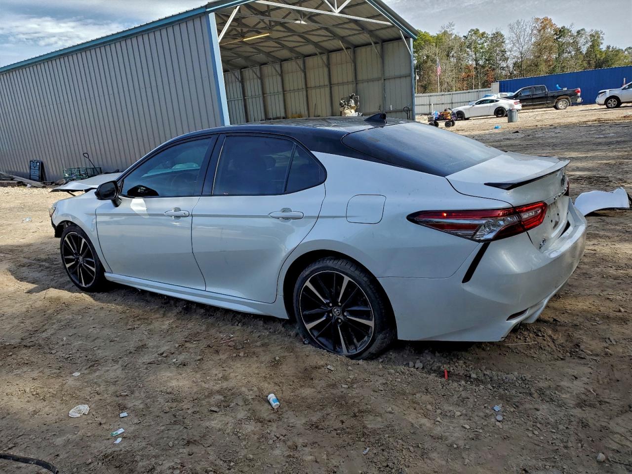 2019 TOYOTA CAMRY XSE photo 2