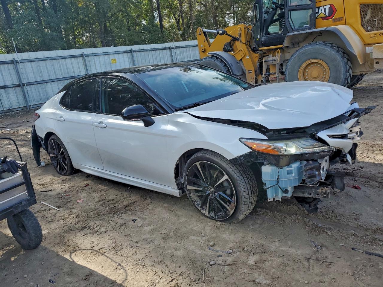 2019 TOYOTA CAMRY XSE photo 4