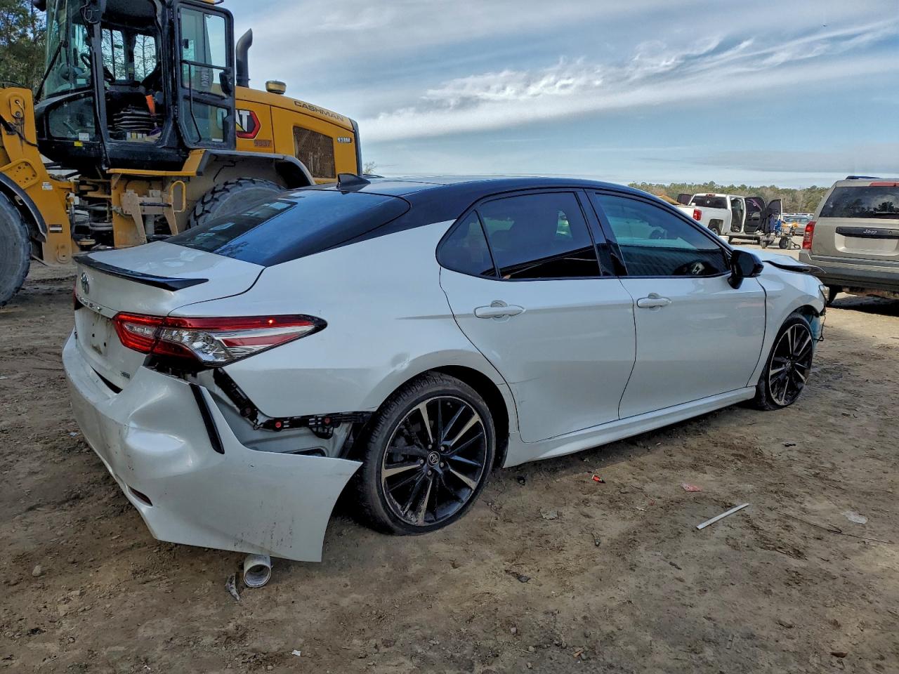 2019 TOYOTA CAMRY XSE photo 3