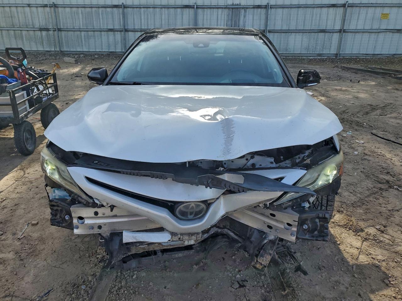 2019 TOYOTA CAMRY XSE photo 5