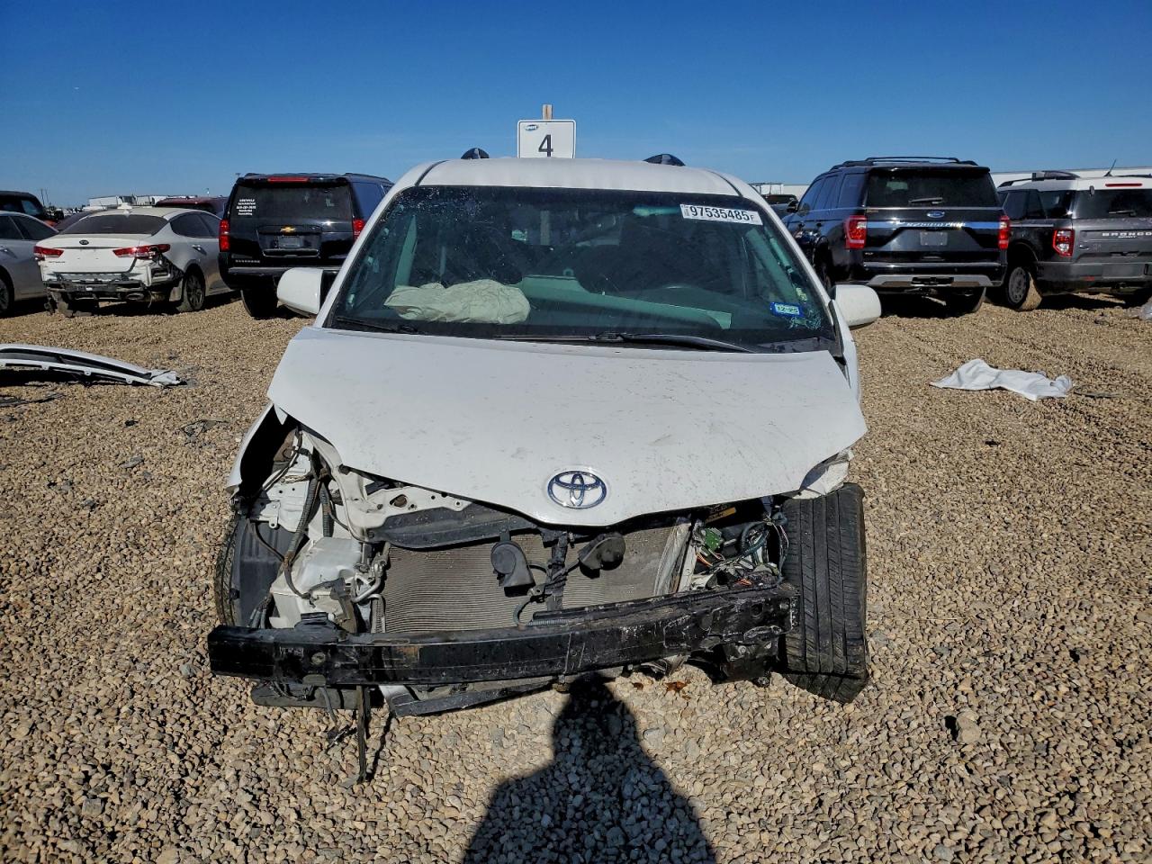 2017 TOYOTA SIENNA SE photo 9