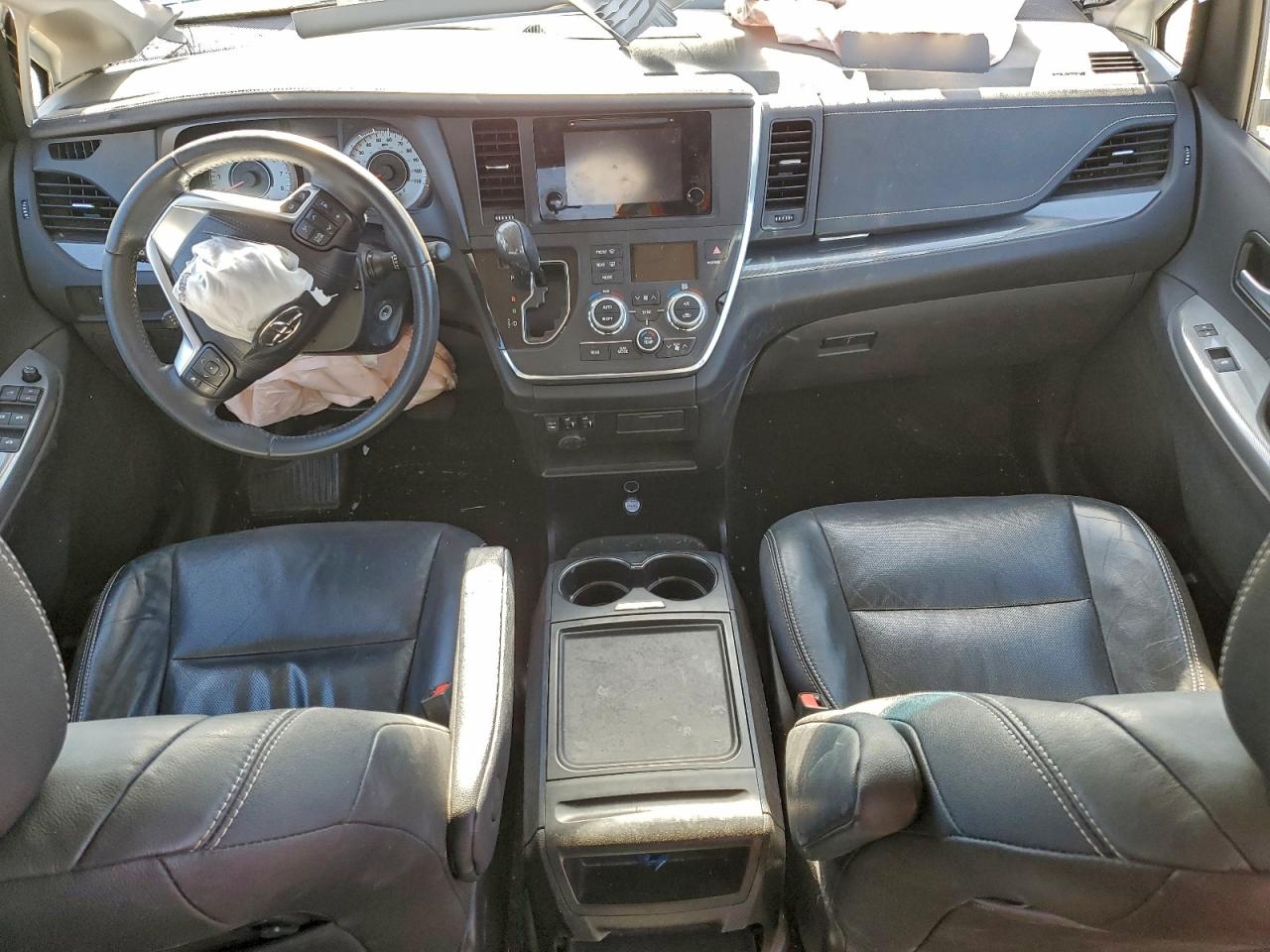 2017 TOYOTA SIENNA SE photo 15