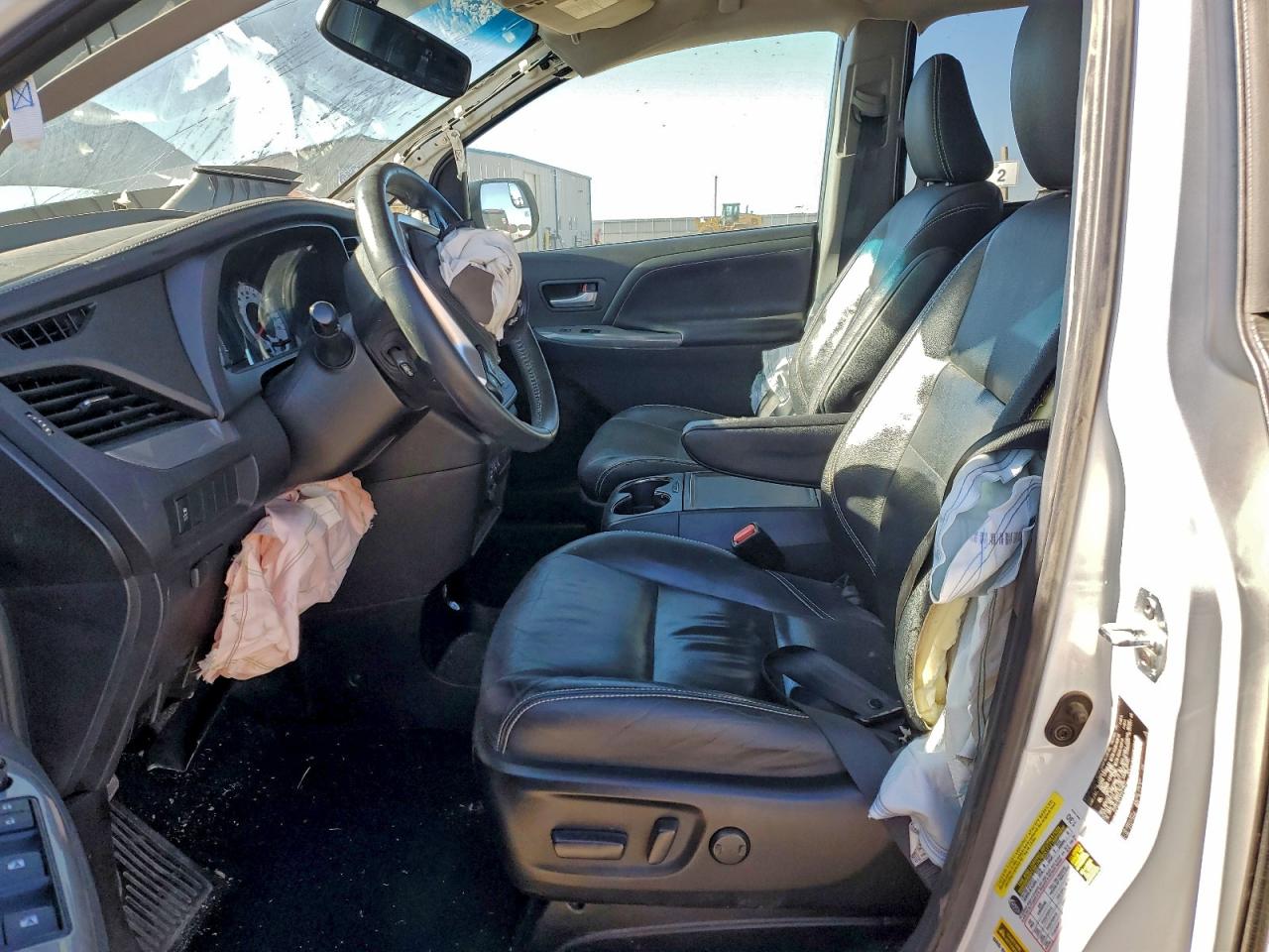 2017 TOYOTA SIENNA SE photo 13