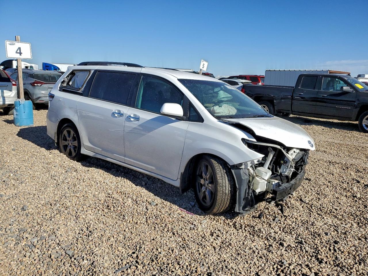 2017 TOYOTA SIENNA SE photo 7