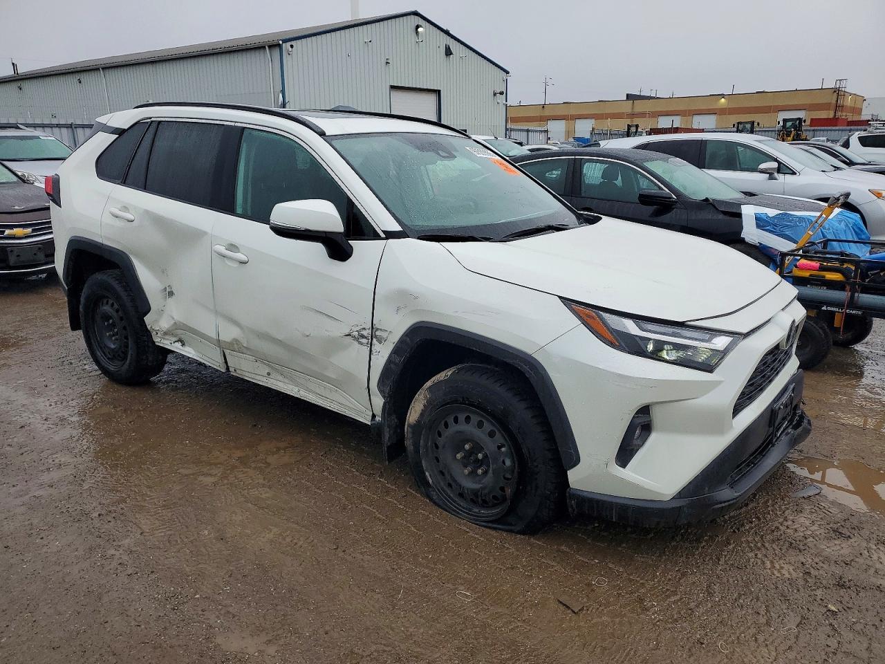 2022 TOYOTA RAV4 XLE photo 4
