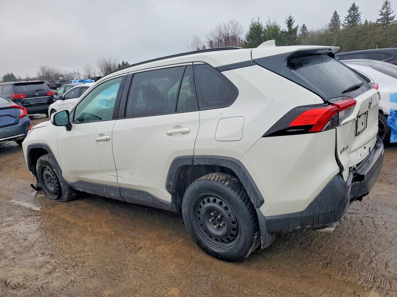 2022 TOYOTA RAV4 XLE photo 2