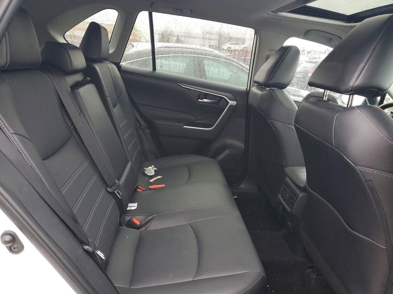 2022 TOYOTA RAV4 XLE photo 11