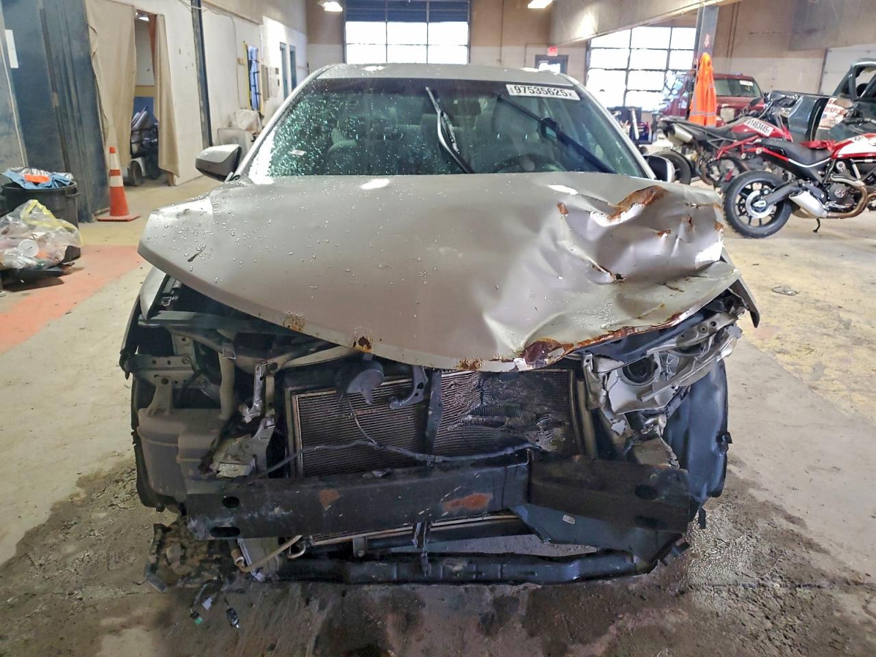 2013 TOYOTA CAMRY L photo 5