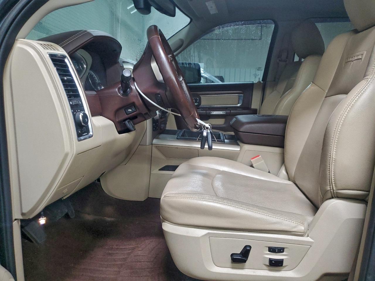 2015 RAM 1500 LARAMIE photo 19